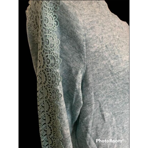 🌸3/$15🌸Light Green Long Sleeve Blouse with Knot sz  Small - Picture 3 of 5